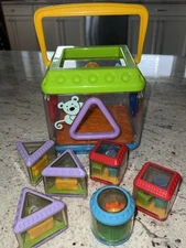 Fisher Price Peek A Boo Blocks Shape Sorter Musical Activity Cube 2003 WORKS