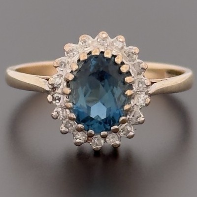 Cluster-Ring 9 kt Gelbgold Blautopas & Diamant Größe O gepunzt