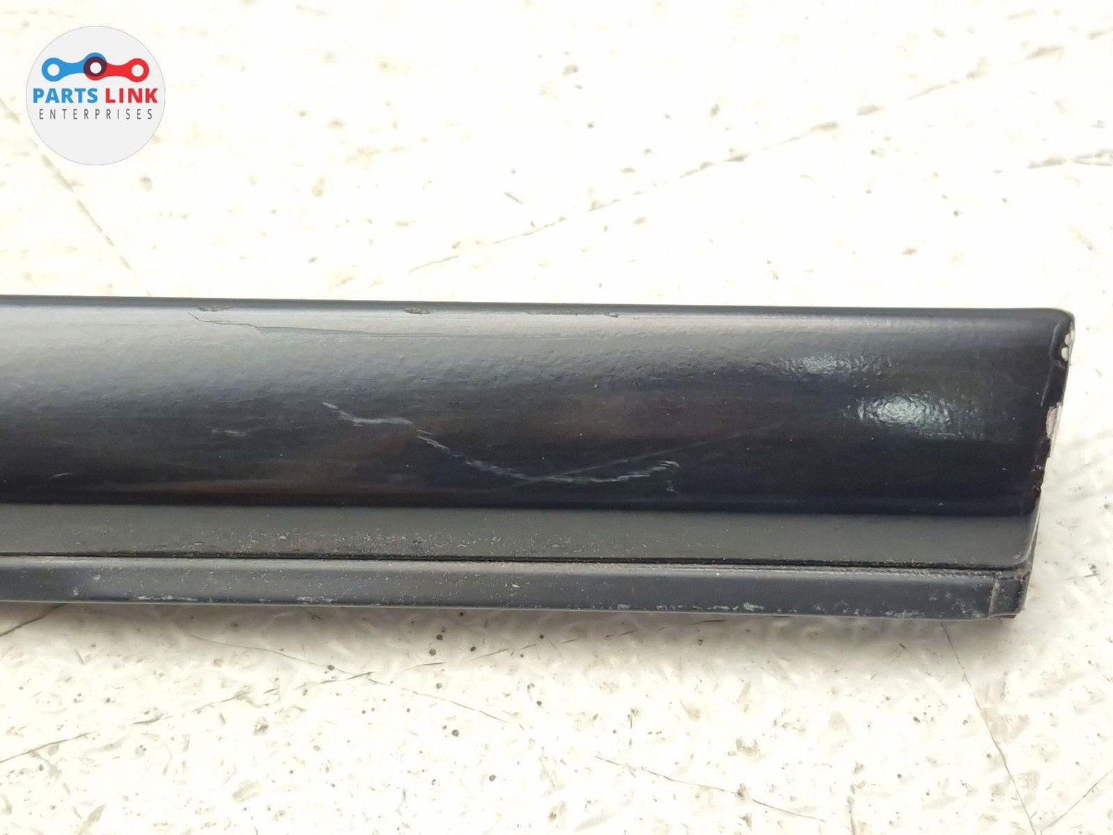 2016-20 BENTLEY BENTAYGA REAR LEFT DOOR TRIM MOLDING STRIP APPLIQUE BLACK 636