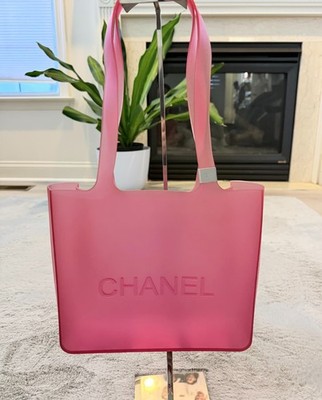 logo chanel pink beach bag
