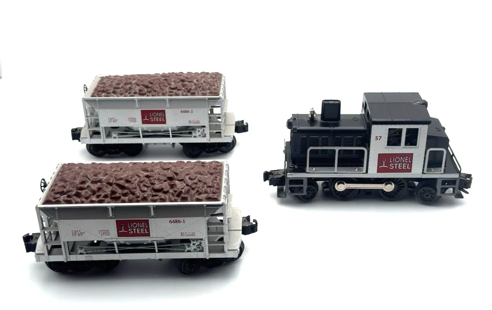 Lionel Steel 1996 Switcher Service Exclusive w/2 Ore Cars in Original Box - Image 4 of 4