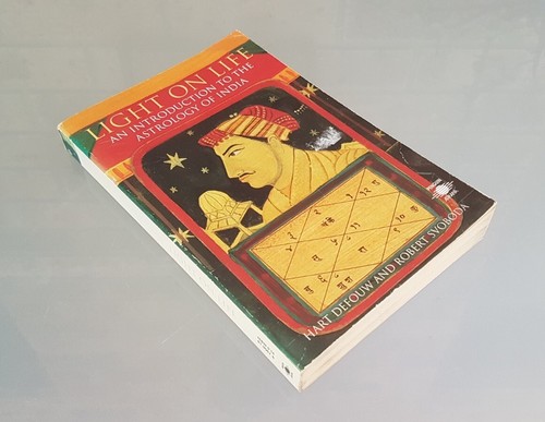 Light on Life An Introduction to the Astrology of India by Robert Svoboda 1st Ed - Picture 2 of 6