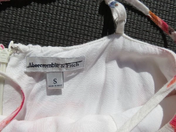 Romper shorts de renda ABERCROMBIE & FITCH branco paraíso floral crochê EUA XS P - Imagem 4 de 4