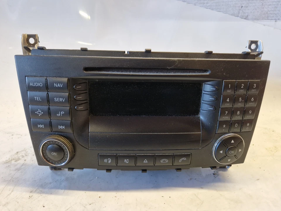 63C* Mercedes Benz Autoradio Navigation Radio CD MP3 Player  A2038703489 - Bild 2 von 4