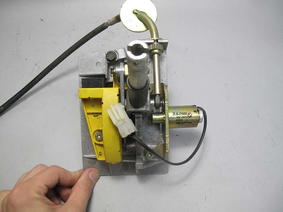 Cable de caja de bloqueo de cambio BMW E36 serie 3 Z3 para transmisión automática 92-96 Foto 3 de 4