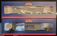 BACHMANN 37-313 INTERMODAL BOGIE WAGONS (2 x 45FT MAERSK CONTAINERS)