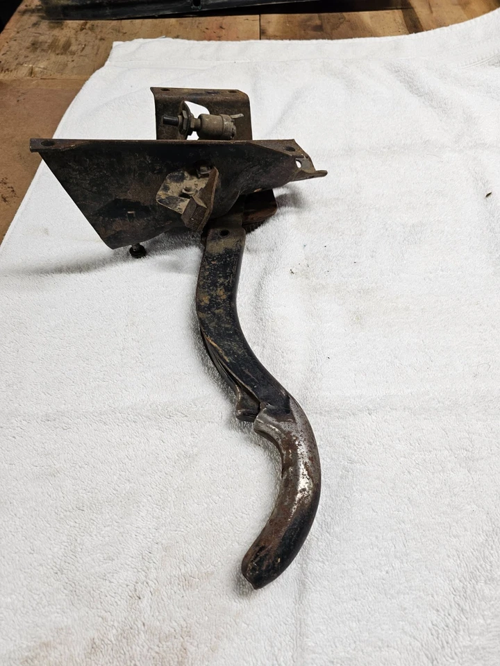 1960–66 Chevy C10 C20 аварийный стояночный тормоз в сборе — оригинальное крепление на приборную панель электронный тормоз  - Изображение 2 из 4