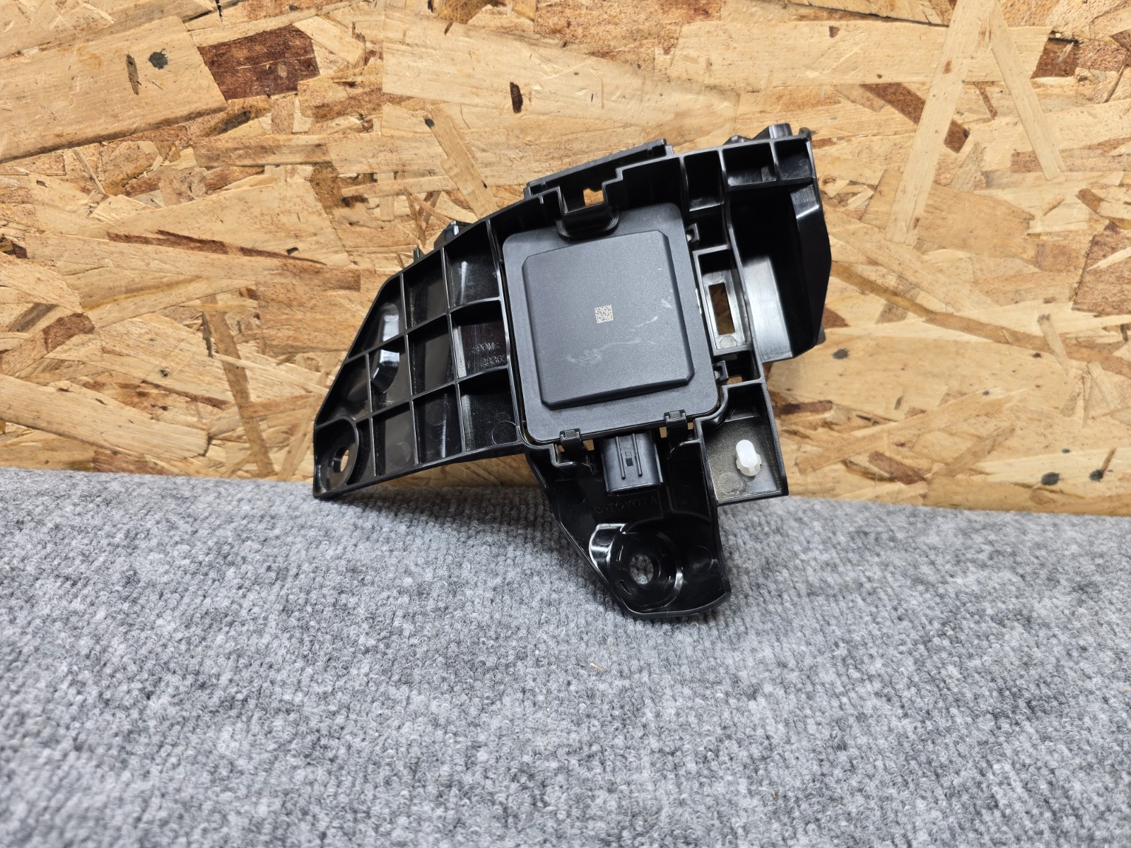 TOYOTA GRAND HIGHLANDER 24-26 BLIND SPOT RADAR SENSOR REAR LEFT 88162-0E133 OEM