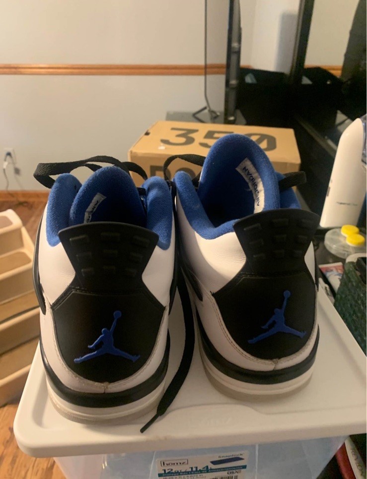 Size 10 - Jordan 4 Retro Mid Motorsports