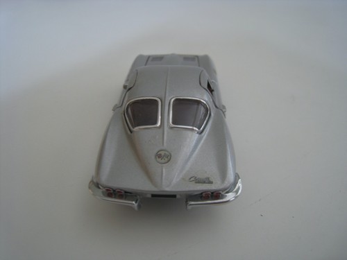 Franklin Mint 1:43 Cars of the 60s Split Window Corvette Scale Model Car - Picture 3 of 4