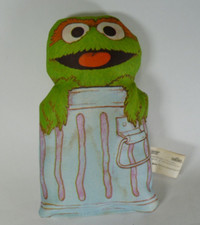 1980 Gabriel Sesame Street Oscar the Grouch Plush Toy Rattle/Squeaker