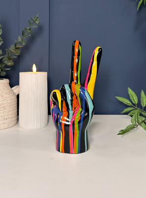 Modern Regenbogen Tropffarbe Peace Zeichen Hände Ornament | Trendige Wohndeko | Unikat