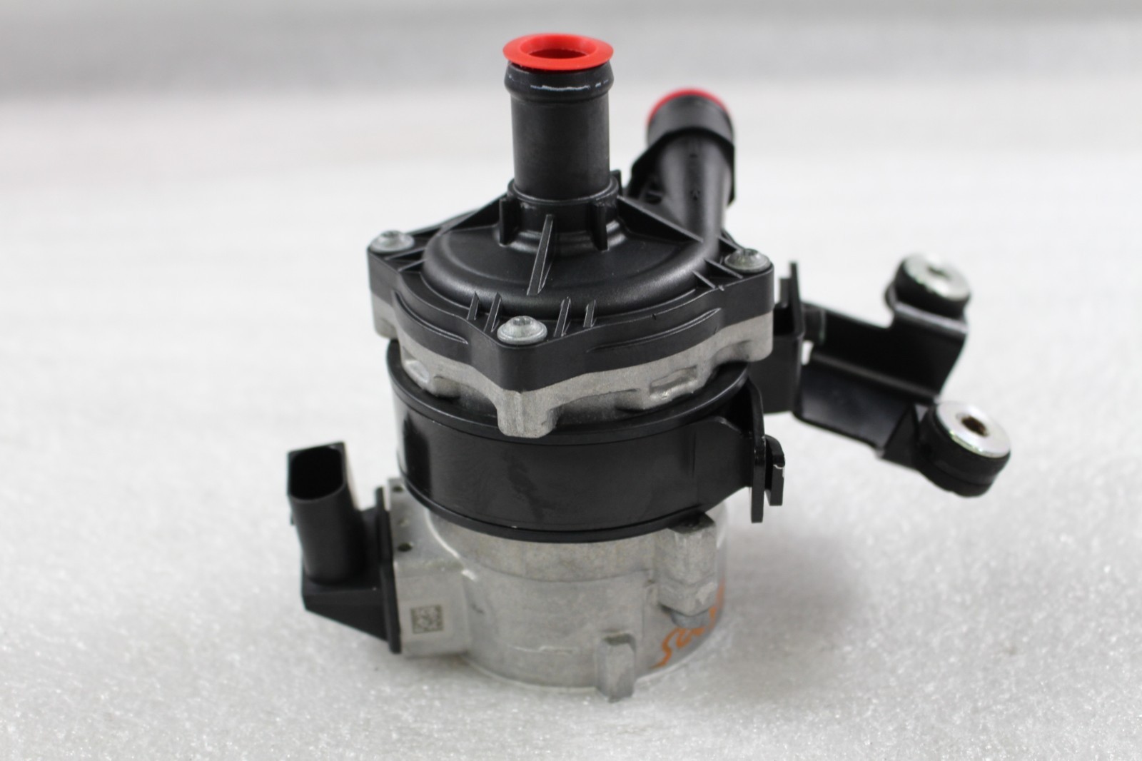 Ferrari 296 GTB Water pump P/N 908587