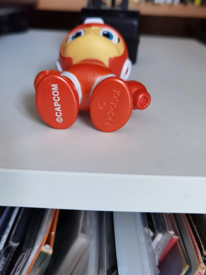 Capcon Kidrobot Mega Man red & white Loot Crate exclusive vinyl figure, Megaman - Image 3 of 4