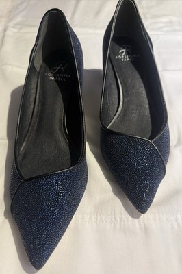 Women s Navy Stingray Pumps with shimmering colors, size 10