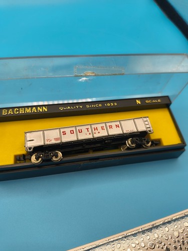 Bachmann - 41' Stahlgondel - Southern 1228 mit Ladung - Zugwagen #5162 | Zustand: New