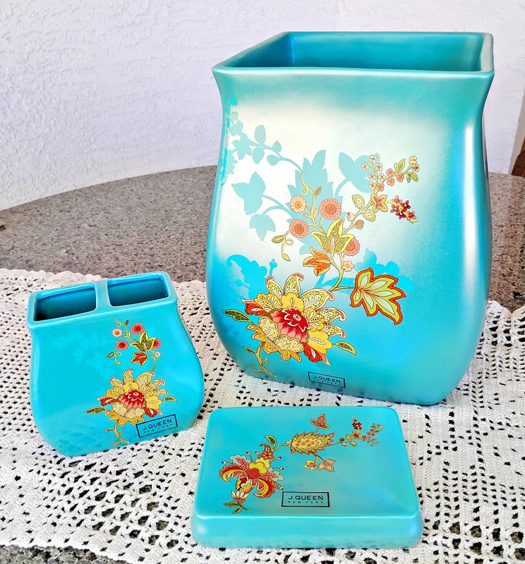 J Queen New York Key Largo Pottery Bathroom Set  Basket Toothbrush & Soap Holder