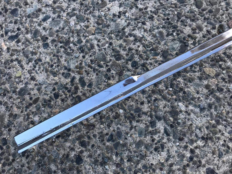 64 Pontiac Beaumont Sport Deluxe 1964 usado GM capó moldura de labios raro Foto 2 de 4