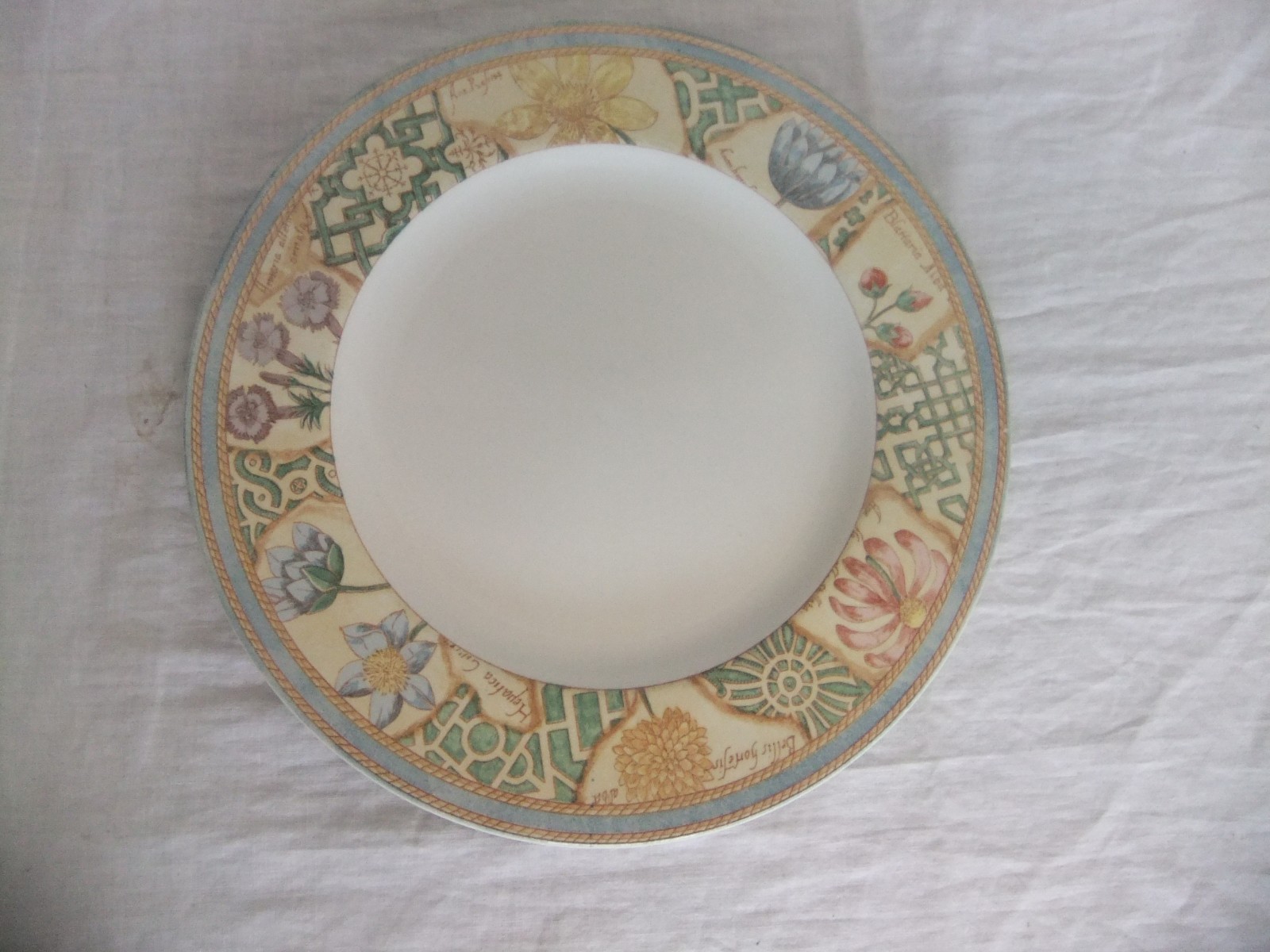 c4 Pottery Wedgwood Garden Maze (1996) dishwasher & microwave safe