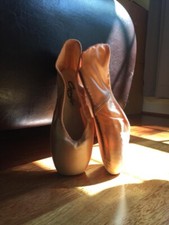 CAPEZIO BALLET POINTE SHOES WOMENS 9.5 Medium Width