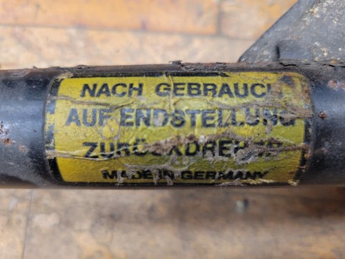 Pair of Mercedes-Benz 240D Diesel Bilstein Jack Black OEM Original Equipment - Photo 3/11