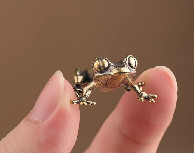 Brass Frog Animal Statue Small Sculpture Tabletop Figurine Home Decor Gifts