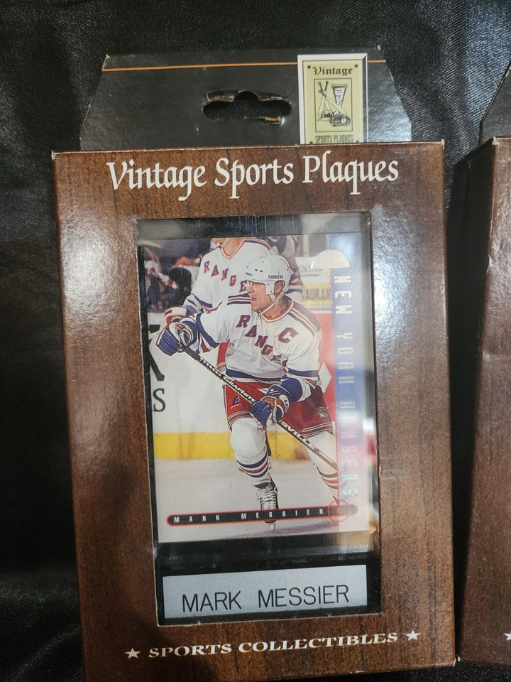 Placas de tarjeta de hockey vintage de los New York Rangers Mark Messier y Mike Richter Foto 2 de 4