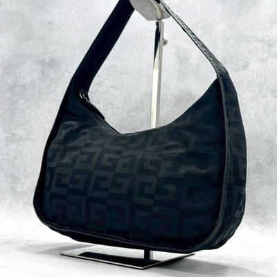 Givenchy 4G Monogram Nylon Schultertasche mit Lederbesatz Schwarz Halbmond