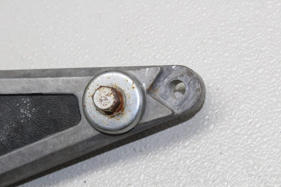 81-83 KAWASAKI KZ1100A EJE REPOSAPIÉS DELANTERO IZQUIERDO CLAVIJA PASO Foto 2 de 4