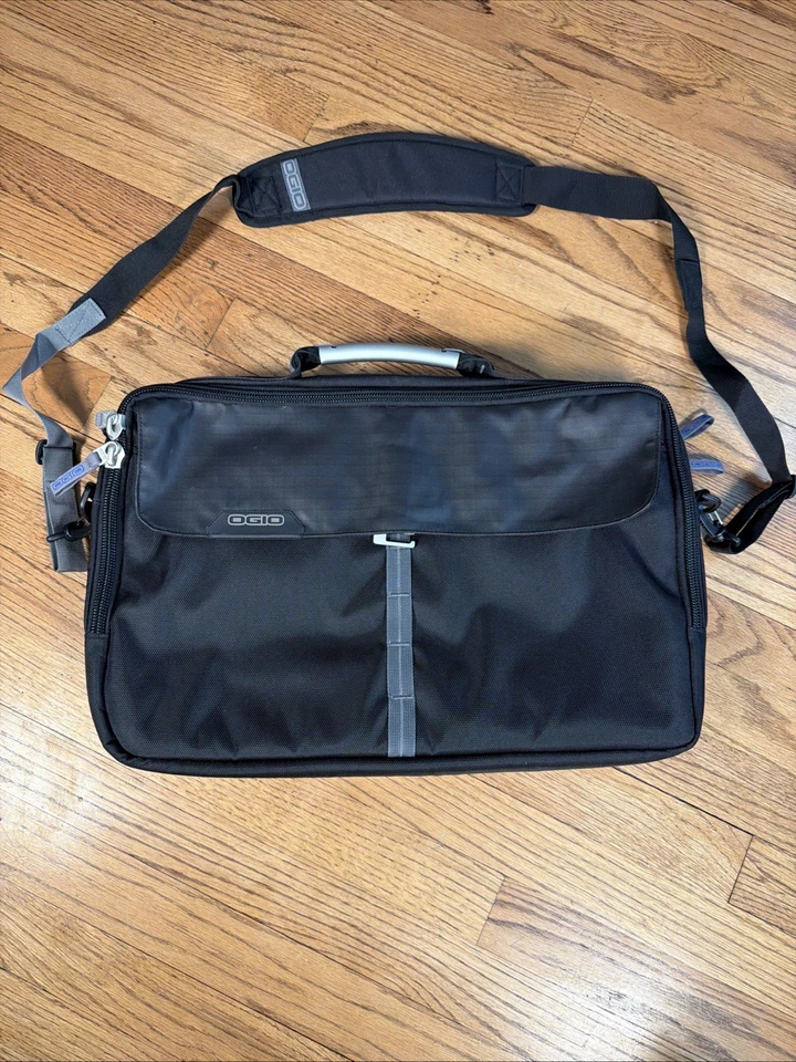 "Bolso de transporte con correa para el hombro para computadora portátil OGIO Pursuit Messenger 17"" - negro" Foto 2 de 4