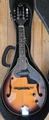Dean TNAE Tennessee Acoustic-Electric Mandolin in a sunburst