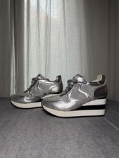 Renda Silver Metallic Wedge Sneakers - Platfo...