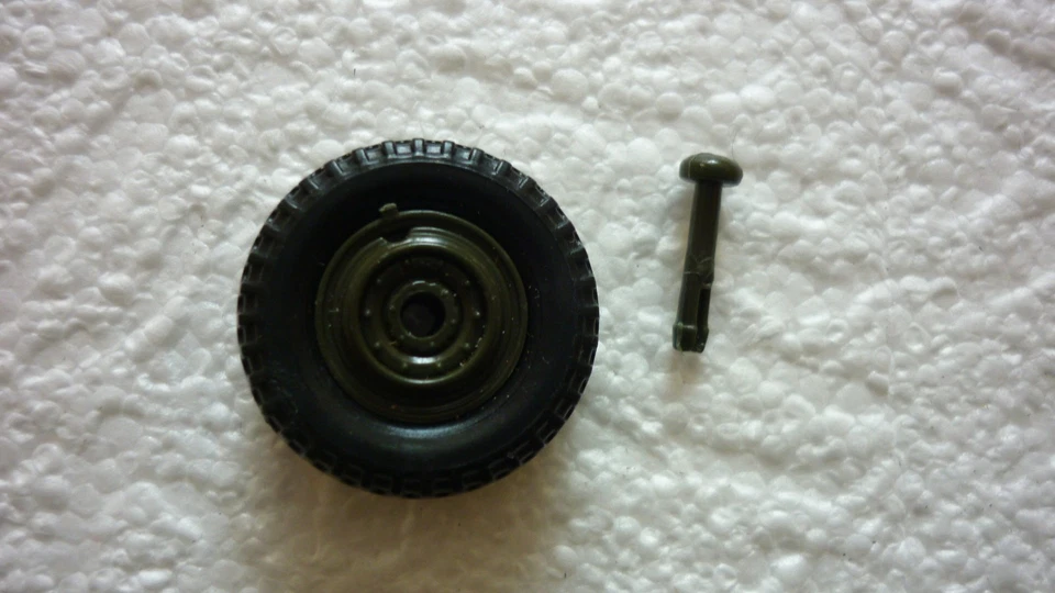 SOLIDO PIECES BERLIET GBC KT  - 1  roue de secours + axe- (sept 25 bur) - Photo 3/3