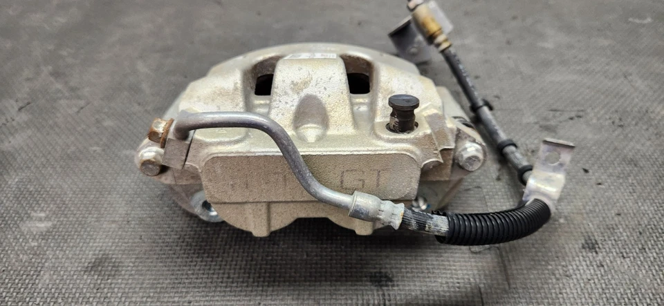 Комплект суппортов переднего тормоза 2005-2009 Ford Mustang GT - OEM - Изображение 4 из 4