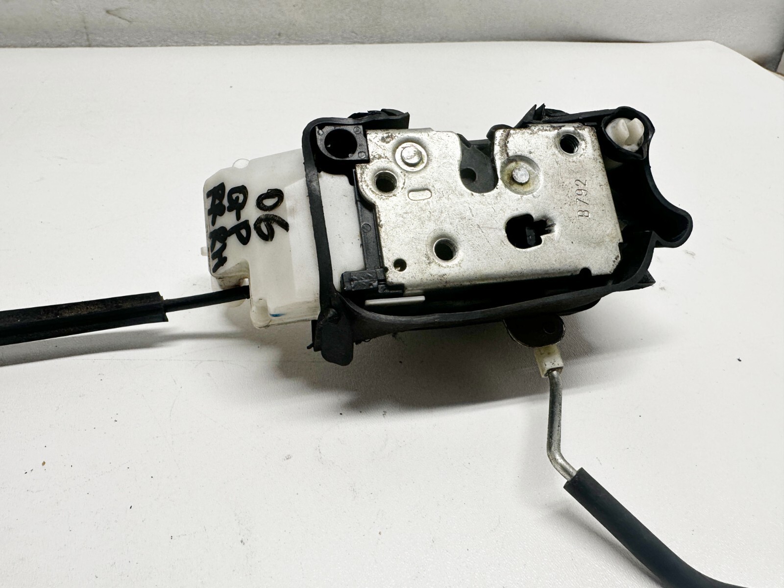 P40434 2003-2008 Maserati Quattroporte M139 Rear Door Lock Latch Actuator RH OEM