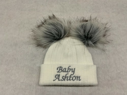 Cappello Unisex Personalizzato Bambina Bambino Falso Pom Pom Nome Baby Shower Anno 0-6M - Foto 6 di 11