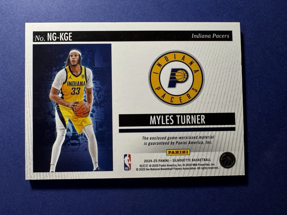 Etiqueta de lavandería Panini Silhouette Myles Turner NBA Gear Holo plateada 24/25 2024-25 Foto 2 de 2