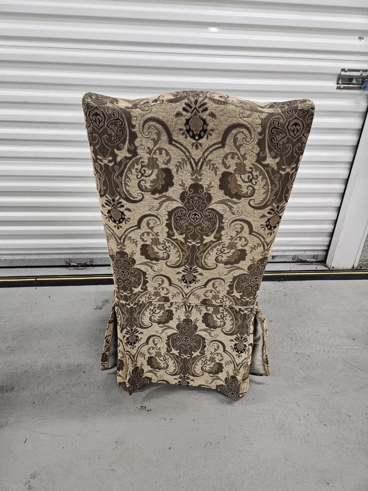 Juego de 6 sillas de comedor tapizadas. Cómodo, intrincadamente diseñado. Foto 4 de 4