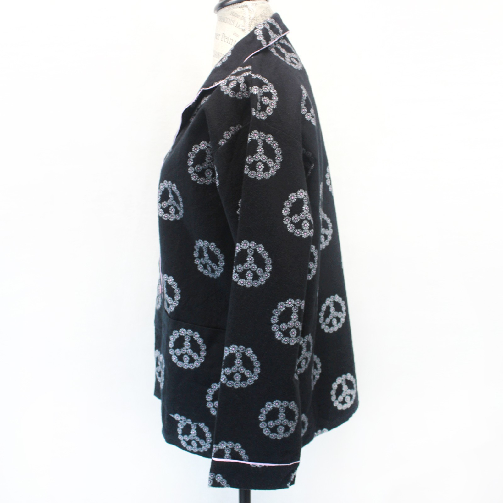 New P.J. Salvage Flannel P.J. Black Peace pajama top Pockets cotton Large