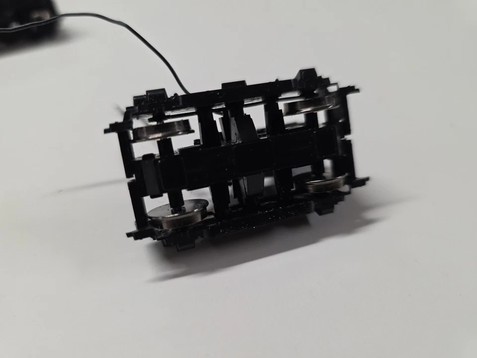 One (1) Pair Geared Trucks For ATLAS RS-3 In HO Scale - Image 3 of 4