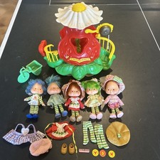 Vintage Strawberry Shortcake Big Berry Trolley with Dolls and Accessories LOT