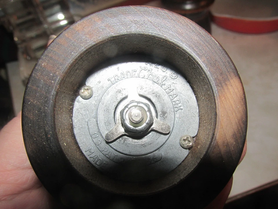 Wood Pepper Mill and Salt Shaker Set Wooden  Made in USA, Vintage 6 inches tall - Image 4 of 4