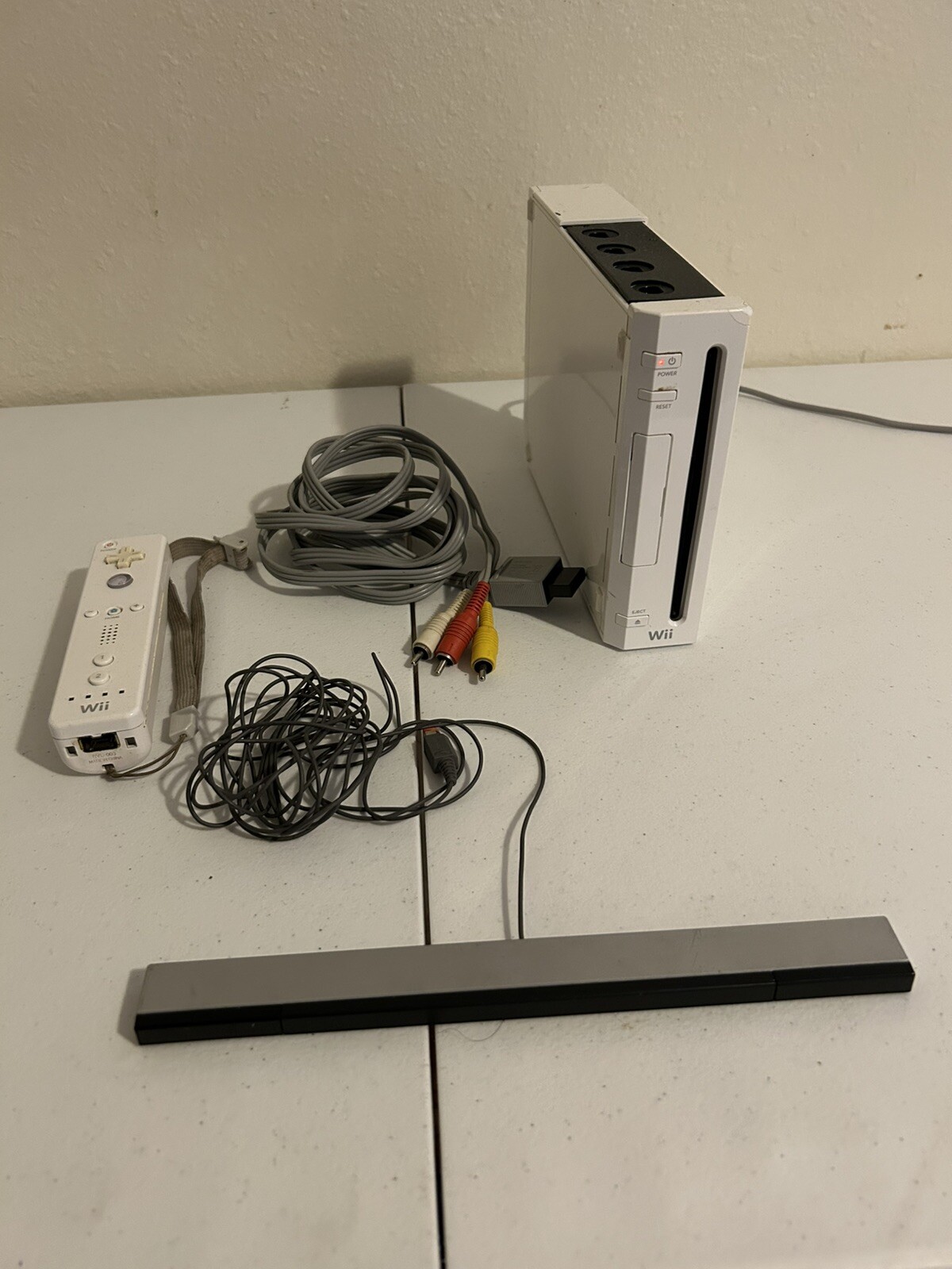 Refurbished Nintendo Wii 512GB White Console with Controller and Protective Case - Fully Functional