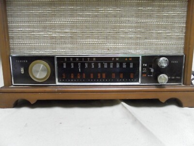 Vintage 1950'S Zenith tube wood table Radio Long Distance AM/FM