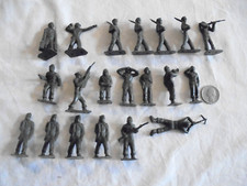 Lot of 20 Vintage Smal Unmarked Green Plastic Toy Soldiers, Army Men 2" Tall
