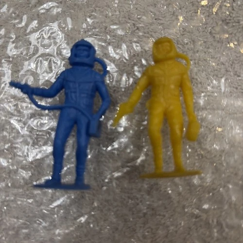 Vtg 1960's MARX /MPC 2 Plastic Space Men Astronaut 36 Figures O R B Y +2 Rockets