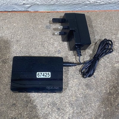 Tenda 5-Port Gigabit Desktop Switch schwarz kabelgebunden 1000 Mbps kompakt mit Adapter