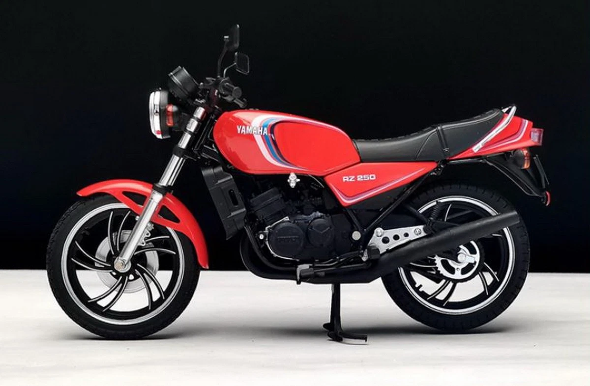 AOSHIMA 1/12 SCALE Motorcycle 108154-2500 - Honda CB1000R - Black EUR