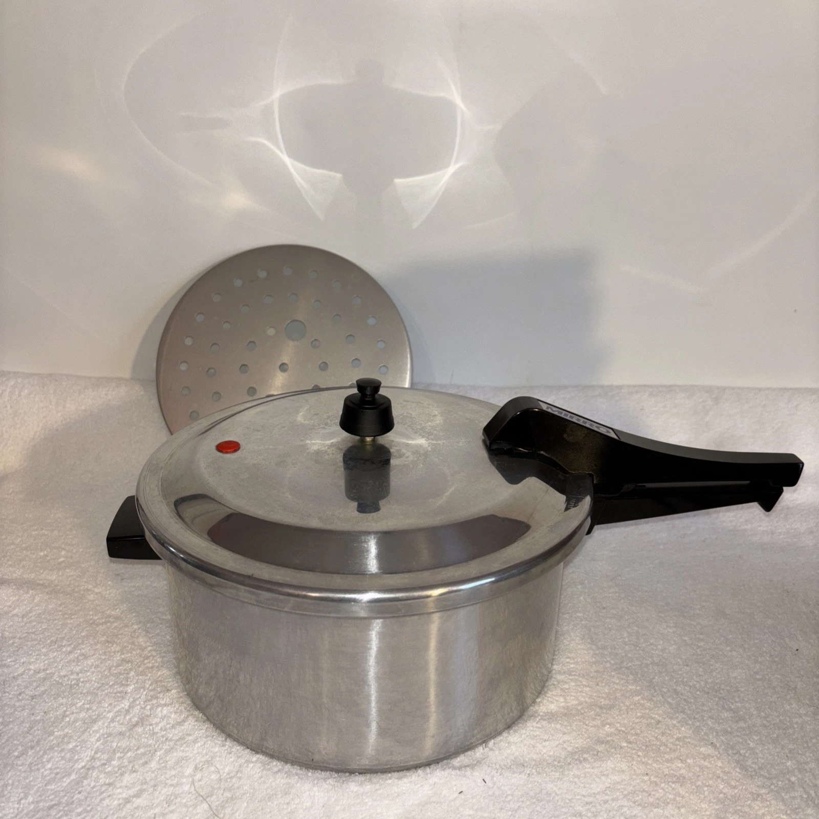 Vintage Clean Mirro 6 Qt Pressure Cooker M-0536-11 USA With Rack & Seal Aluminum