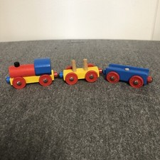 Vintage Small Wooden Train Toy -Engine And 2 Cars With Magnetic Ends